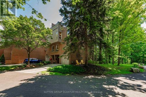 1 - 1250 Marlborough Court, Oakville (College Park), ON - Outdoor