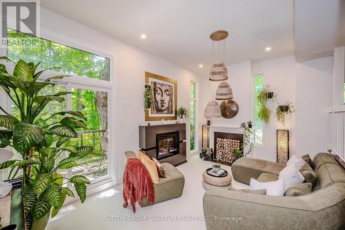 1 - 1250 Marlborough Court, Oakville (College Park), ON - Indoor Photo Showing Living Room With Fireplace