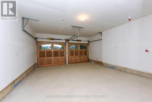 3932 Leonardo Street, Burlington, ON - Indoor Photo Showing Garage