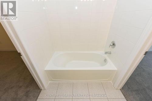 3932 Leonardo Street, Burlington (Alton), ON - Indoor Photo Showing Bathroom