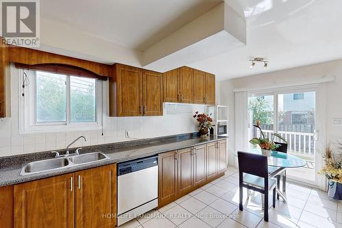 940 Monte Carlo Court, Mississauga (Creditview), ON - Indoor Photo Showing Kitchen With Double Sink