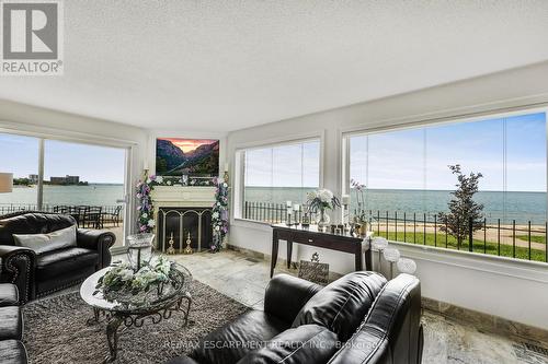 491-493 Dewitt Road, Hamilton (Lakeshore), ON - Indoor Photo Showing Living Room With Fireplace