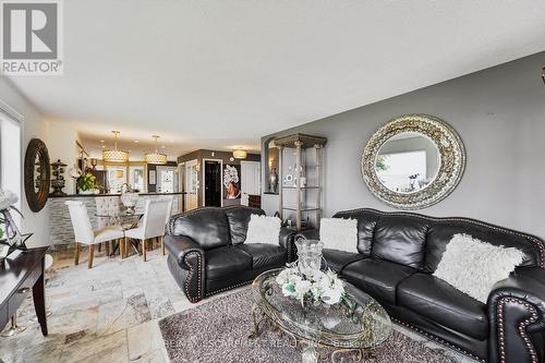 491-493 Dewitt Road, Hamilton (Lakeshore), ON - Indoor Photo Showing Living Room