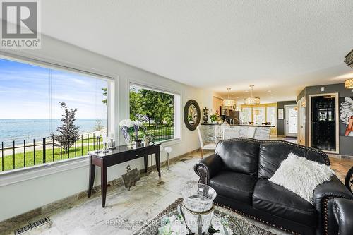 491-493 Dewitt Road, Hamilton (Lakeshore), ON - Indoor Photo Showing Living Room