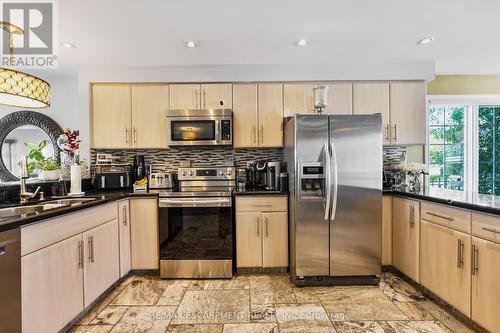 491-493 Dewitt Road, Hamilton (Lakeshore), ON - Indoor Photo Showing Kitchen With Upgraded Kitchen