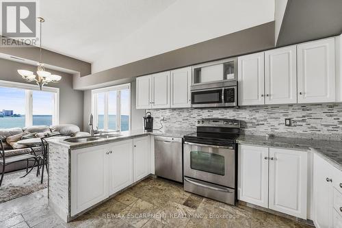 491-493 Dewitt Road, Hamilton (Lakeshore), ON - Indoor Photo Showing Kitchen With Double Sink