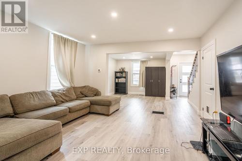 68 Harrison Avenue S, Hamilton (Homeside), ON - Indoor Photo Showing Living Room