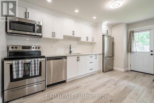 68 Harrison Avenue S, Hamilton (Homeside), ON - Indoor Photo Showing Kitchen With Upgraded Kitchen