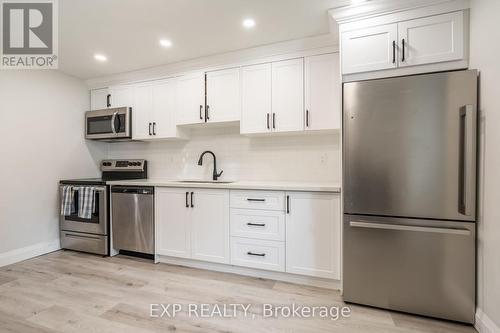 68 Harrison Avenue S, Hamilton (Homeside), ON - Indoor Photo Showing Kitchen