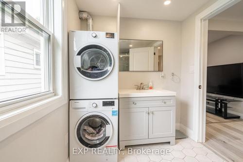 68 Harrison Avenue S, Hamilton (Homeside), ON - Indoor Photo Showing Laundry Room