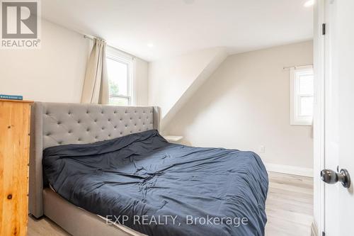 68 Harrison Avenue S, Hamilton (Homeside), ON - Indoor Photo Showing Bedroom