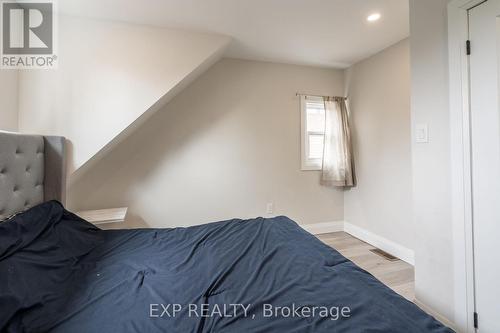 68 Harrison Avenue S, Hamilton (Homeside), ON - Indoor Photo Showing Bedroom