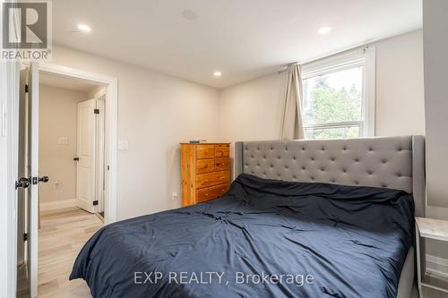 68 Harrison Avenue S, Hamilton (Homeside), ON - Indoor Photo Showing Bedroom