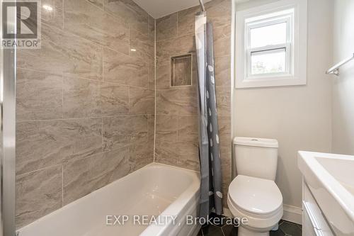 68 Harrison Avenue S, Hamilton (Homeside), ON - Indoor Photo Showing Bathroom