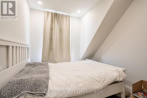 68 Harrison Avenue S, Hamilton (Homeside), ON - Indoor Photo Showing Bedroom