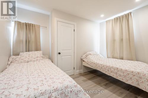 68 Harrison Avenue S, Hamilton (Homeside), ON - Indoor Photo Showing Bedroom