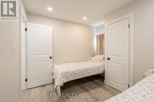 68 Harrison Avenue S, Hamilton (Homeside), ON - Indoor Photo Showing Bedroom