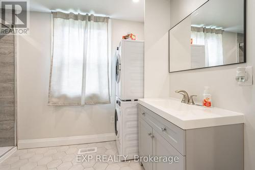 68 Harrison Avenue S, Hamilton, ON - Indoor Photo Showing Bathroom