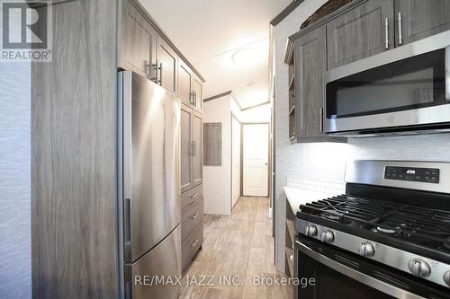 819 - 225 Platten Boulevard, Scugog (Port Perry), ON - Indoor Photo Showing Kitchen