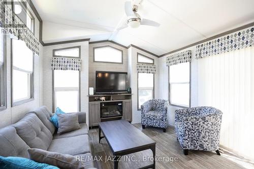 819 - 225 Platten Boulevard, Scugog (Port Perry), ON - Indoor Photo Showing Living Room With Fireplace