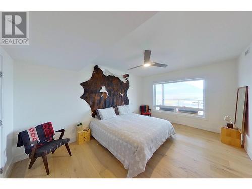 131 Harbourfront Drive Ne Unit# 402, Salmon Arm, BC - Indoor Photo Showing Bedroom