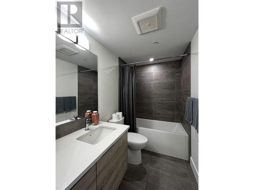 131 Harbourfront Drive Ne Unit# 402, Salmon Arm, BC - Indoor Photo Showing Bathroom