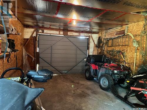 1581 103Rd Street, North Battleford, SK - Indoor Photo Showing Garage