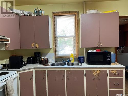 1581 103Rd Street, North Battleford, SK - Indoor Photo Showing Kitchen With Double Sink