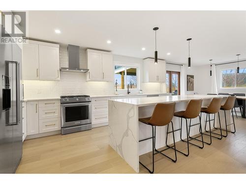 599 Sherwood Road, Kelowna, BC - Indoor Photo Showing Kitchen With Stainless Steel Kitchen With Upgraded Kitchen