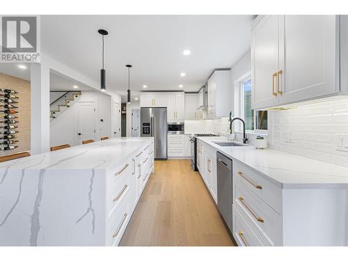 599 Sherwood Road, Kelowna, BC - Indoor Photo Showing Kitchen With Upgraded Kitchen