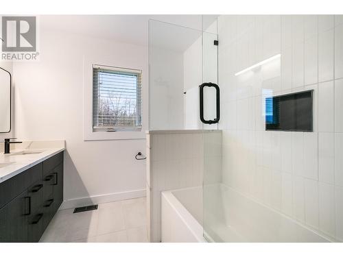 599 Sherwood Road, Kelowna, BC - Indoor Photo Showing Bathroom