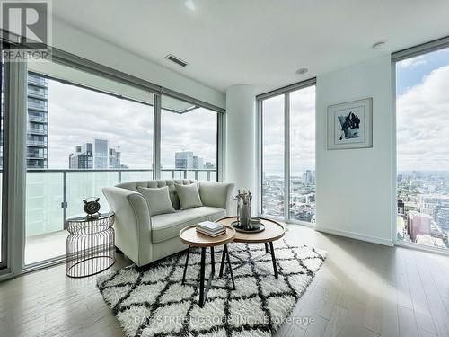 4009 - 101 Peter Street, Toronto (Waterfront Communities), ON - Indoor Photo Showing Living Room