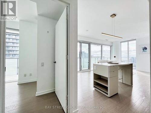 4009 - 101 Peter Street, Toronto (Waterfront Communities), ON - Indoor Photo Showing Other Room