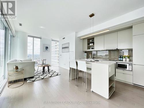 4009 - 101 Peter Street, Toronto (Waterfront Communities), ON - Indoor Photo Showing Kitchen