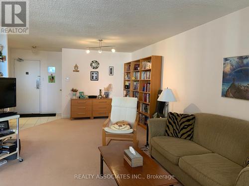 808 - 45 Huntingdale Boulevard, Toronto (L'Amoreaux), ON - Indoor Photo Showing Living Room