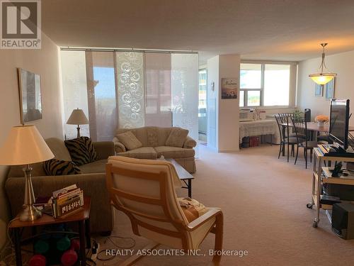 808 - 45 Huntingdale Boulevard, Toronto (L'Amoreaux), ON - Indoor Photo Showing Living Room