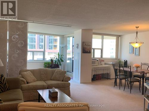 808 - 45 Huntingdale Boulevard, Toronto (L'Amoreaux), ON - Indoor Photo Showing Living Room