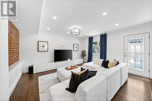 54 Tower Drive, Toronto (Wexford-Maryvale), ON - Indoor Photo Showing Living Room