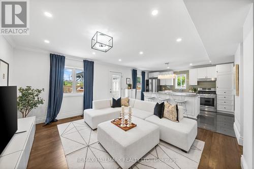 54 Tower Drive, Toronto (Wexford-Maryvale), ON - Indoor Photo Showing Living Room