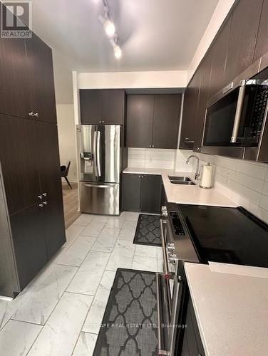 121 - 339 Rathburn Road W, Mississauga (City Centre), ON - Indoor Photo Showing Kitchen With Stainless Steel Kitchen With Double Sink