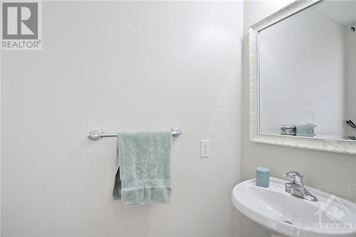 105 Rustwood Private, Ottawa, ON - Indoor Photo Showing Bathroom