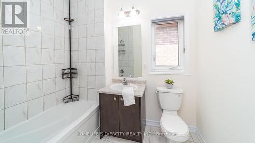 15 Neil Promenade, Caledon, ON - Indoor Photo Showing Bathroom