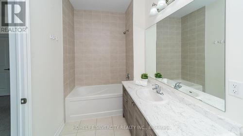 15 Neil Promenade, Caledon, ON - Indoor Photo Showing Bathroom