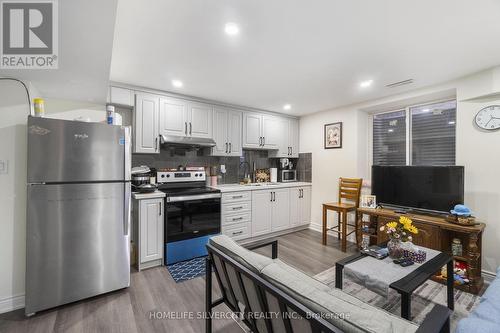 15 Neil Promenade, Caledon, ON - Indoor Photo Showing Kitchen