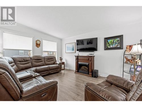 1835 Nancee Way Court Unit# 65, West Kelowna, BC - Indoor Photo Showing Living Room With Fireplace