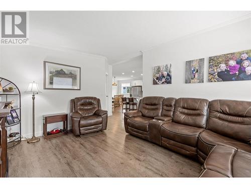 1835 Nancee Way Court Unit# 65, West Kelowna, BC - Indoor Photo Showing Living Room