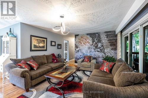 53 Jackman Road, Clarington (Bowmanville), ON - Indoor Photo Showing Living Room