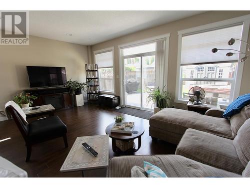 755 Douglas Street, Prince George, BC - Indoor Photo Showing Living Room