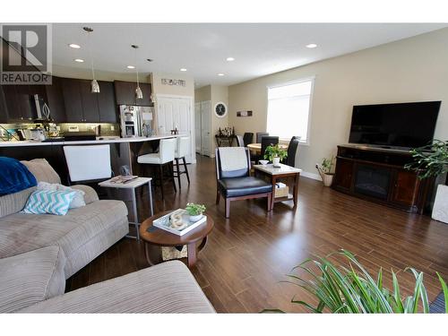 755 Douglas Street, Prince George, BC - Indoor Photo Showing Living Room