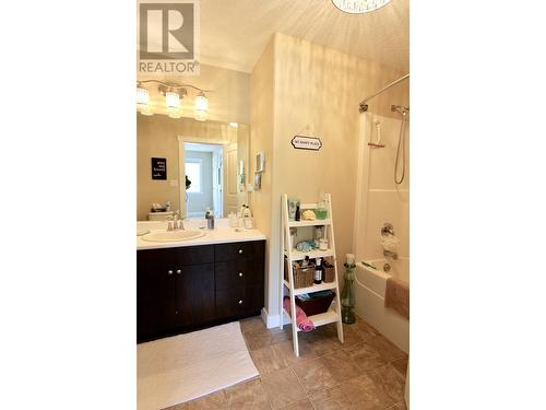 755 Douglas Street, Prince George, BC - Indoor Photo Showing Bathroom